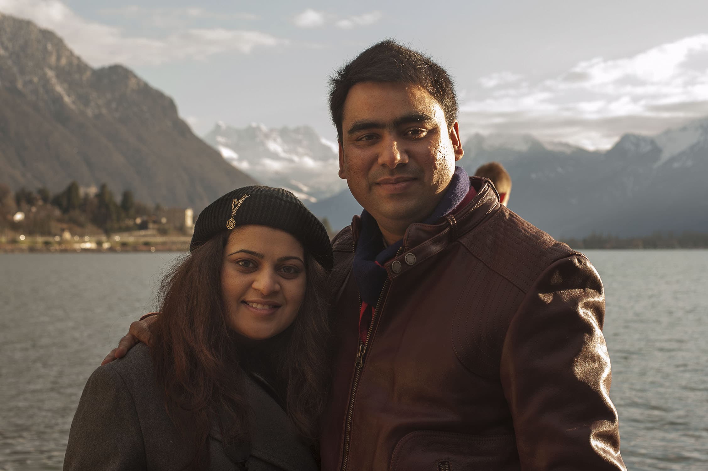 Portrait of Sarah and Vaquas in front of mountains
